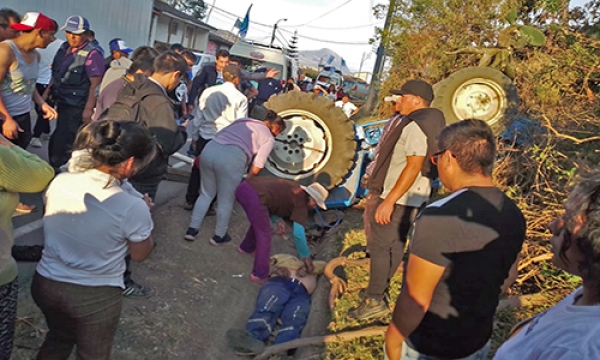 AGRICULTOR MUERE TRAS SER APLASTADO POR TRACTOR QUE SE VOLTEÃ“ EN CURAHUASI